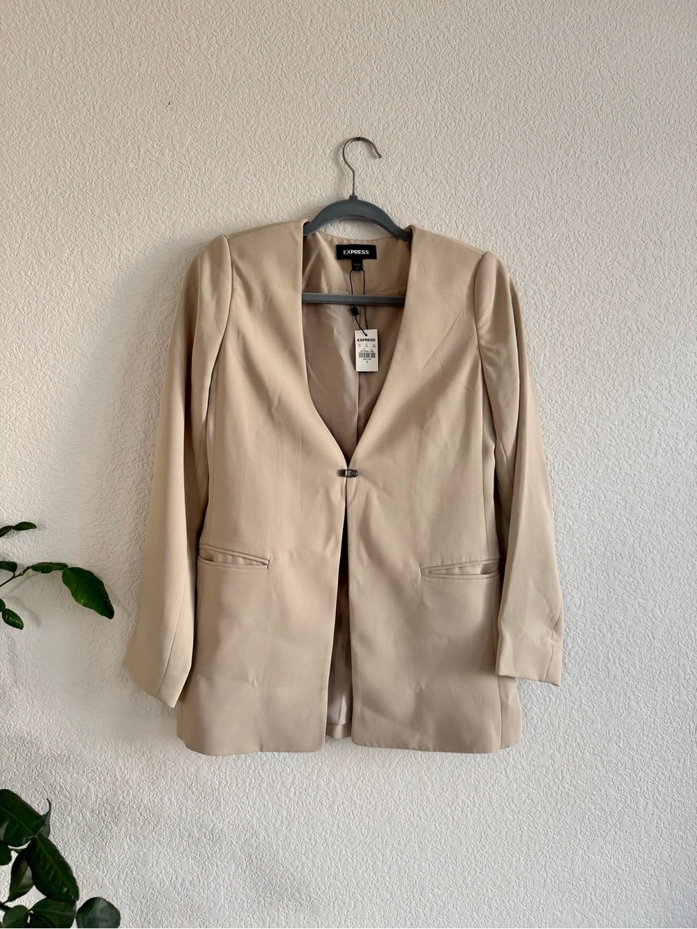 NWT Express Women's Light Beige Tailored Blazer